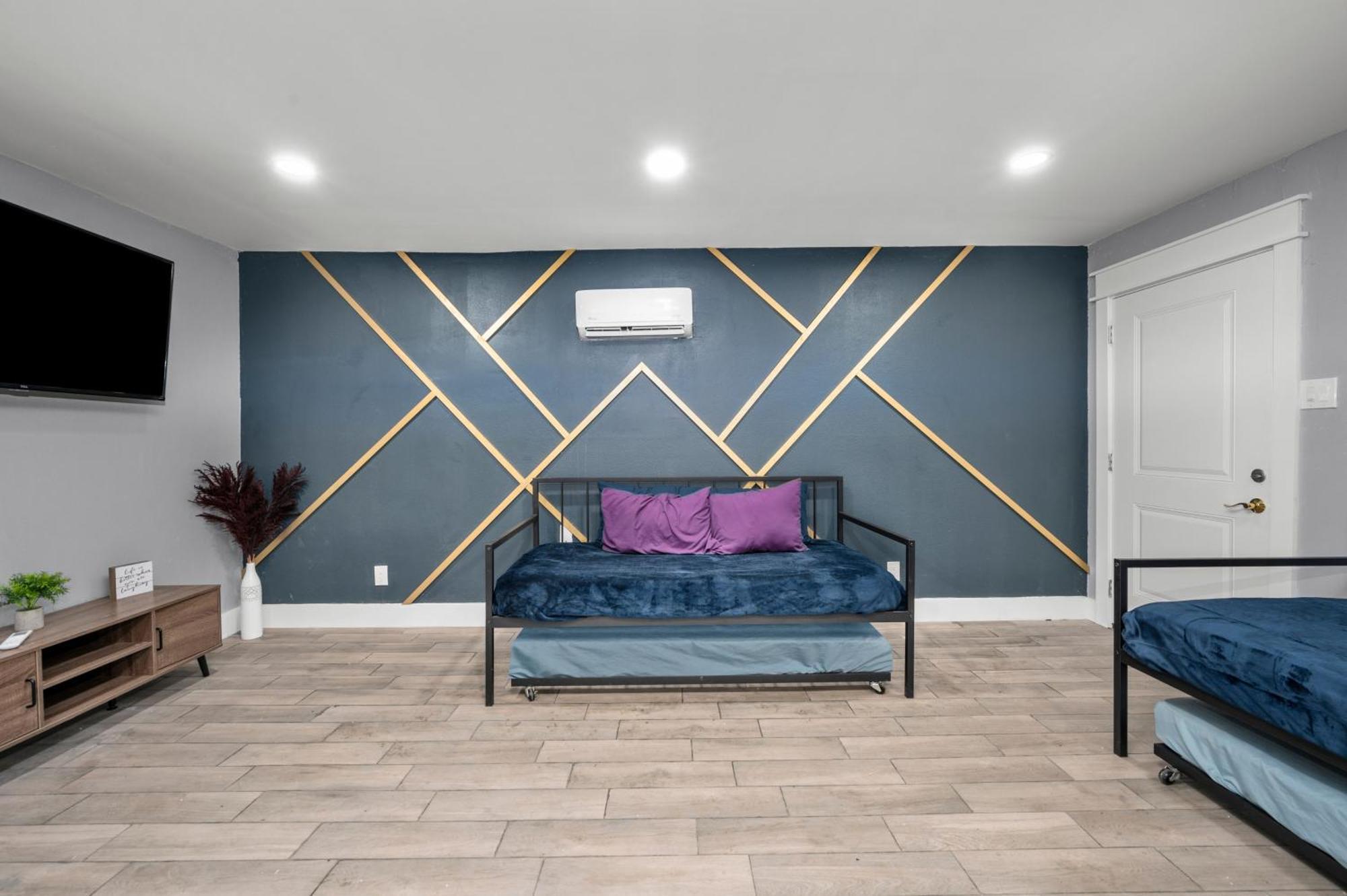 Comfortable 2Br Uptown Escape With Free Park Houston Exterior photo