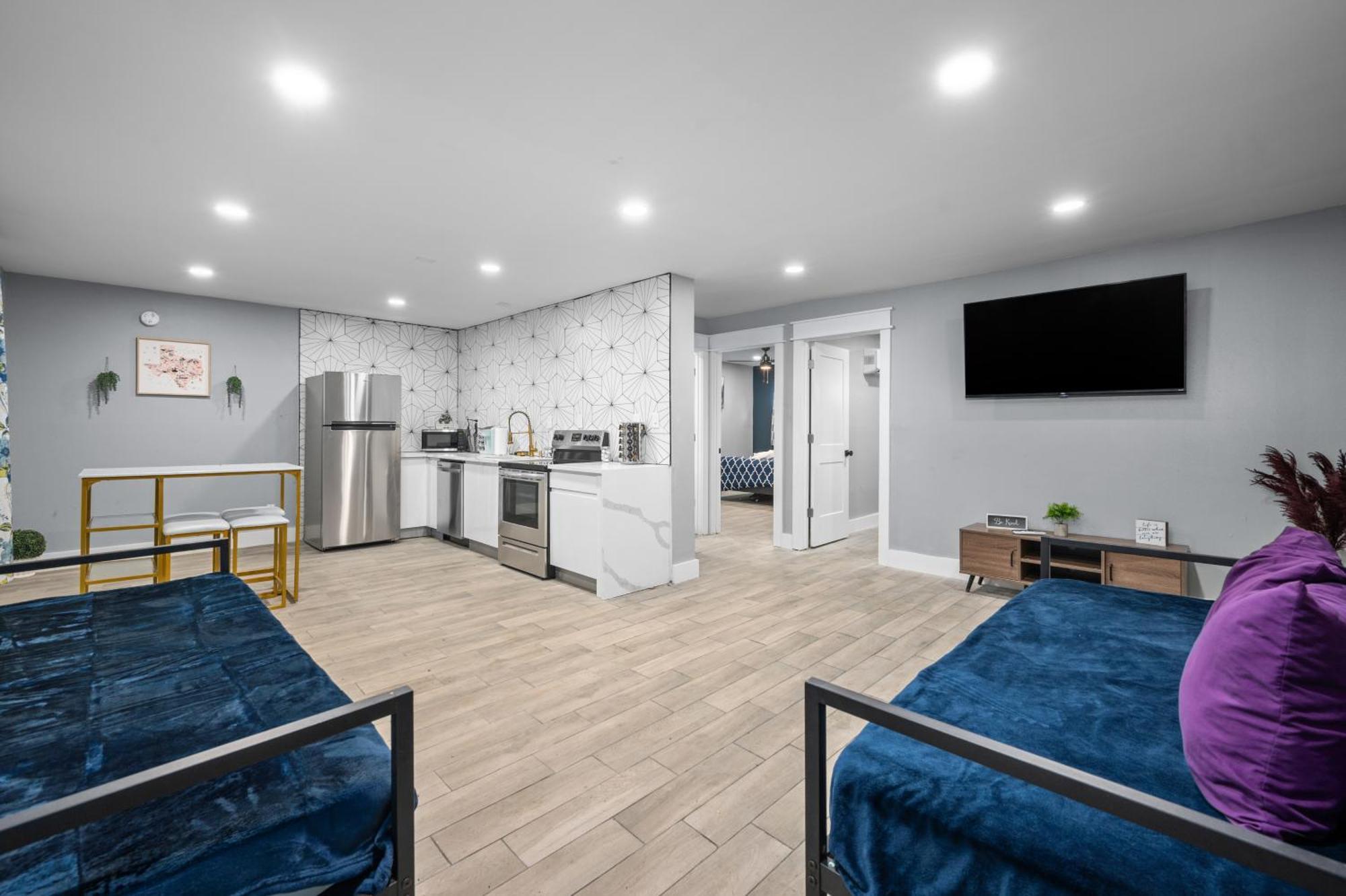 Comfortable 2Br Uptown Escape With Free Park Houston Exterior photo