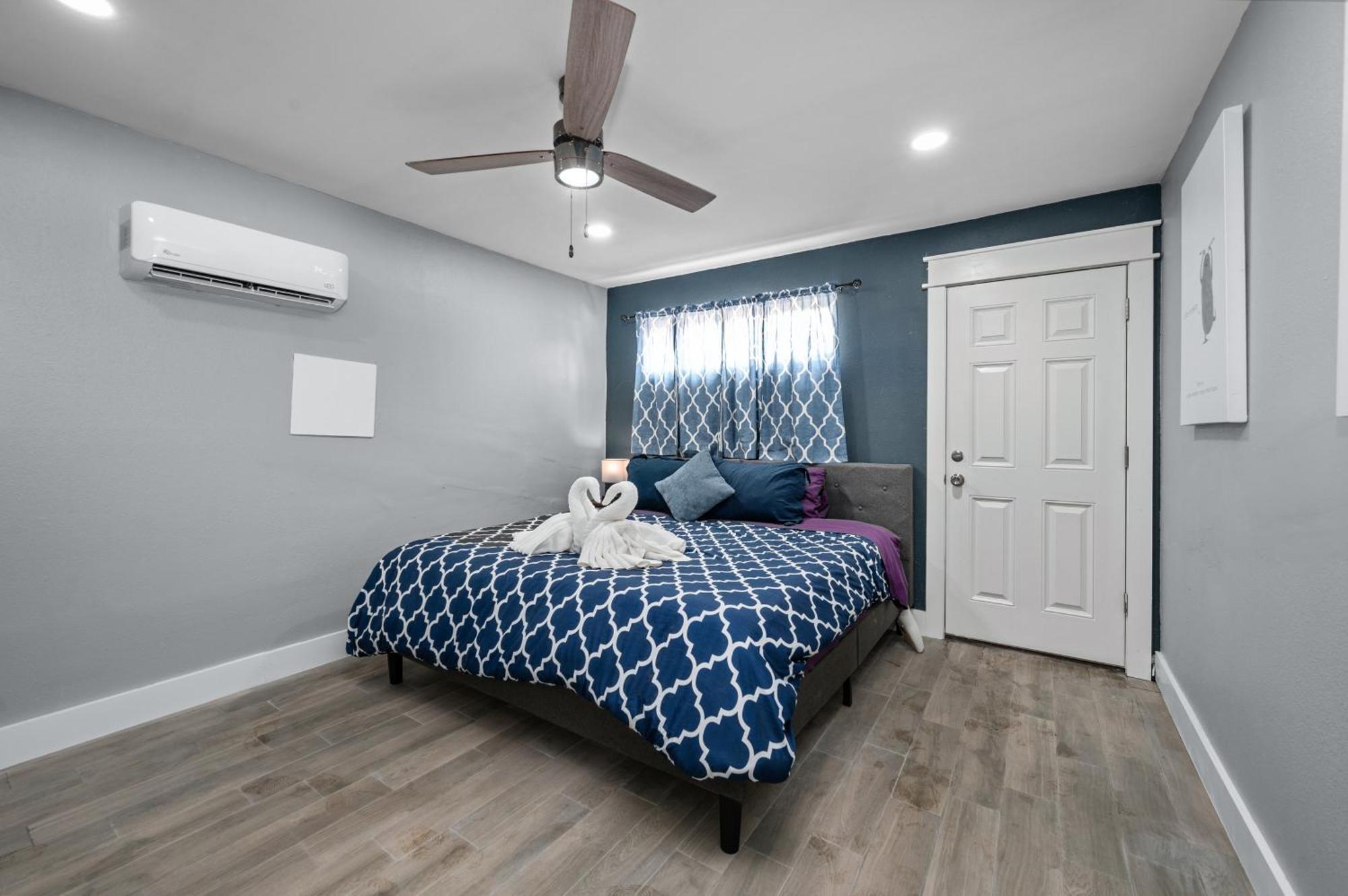 Comfortable 2Br Uptown Escape With Free Park Houston Exterior photo