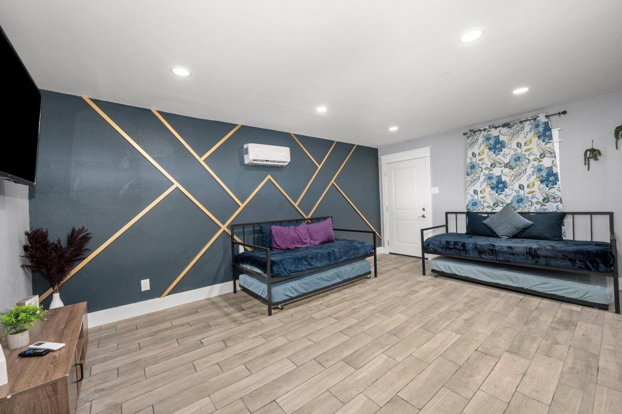 Comfortable 2Br Uptown Escape With Free Park Houston Exterior photo