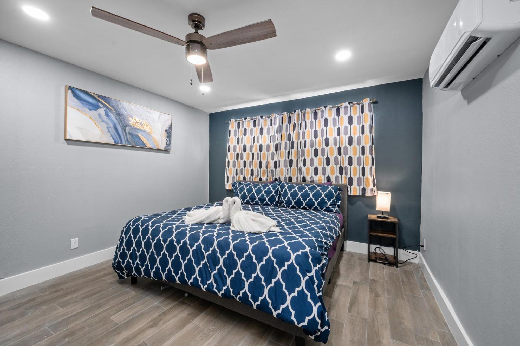 Comfortable 2Br Uptown Escape With Free Park Houston Exterior photo