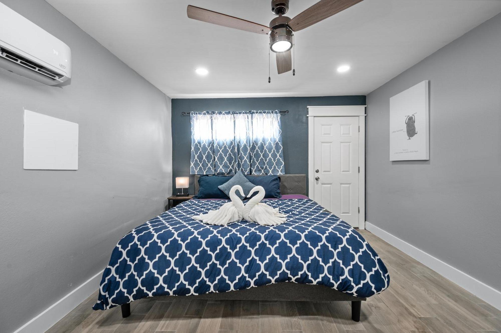 Comfortable 2Br Uptown Escape With Free Park Houston Exterior photo