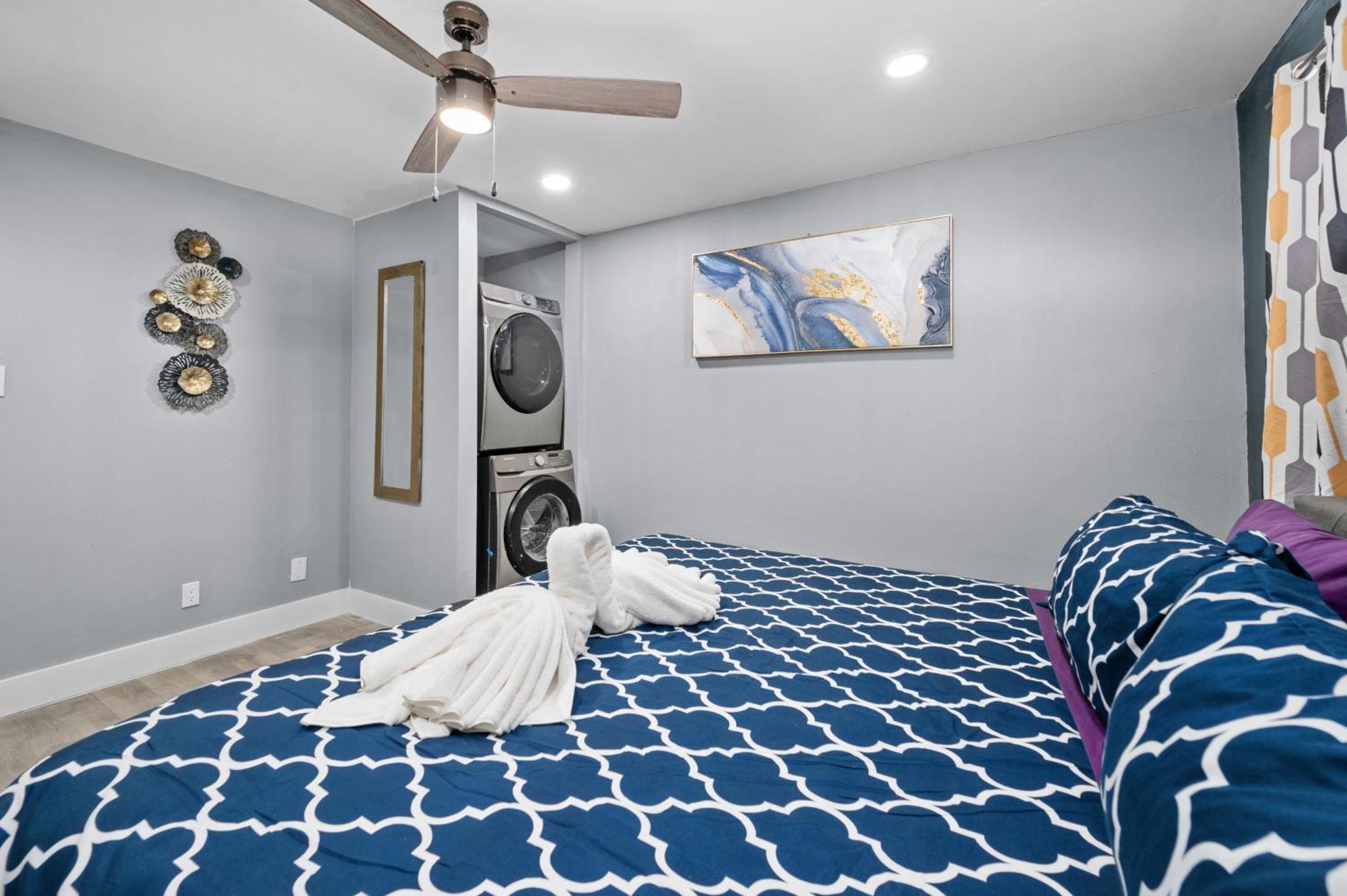Comfortable 2Br Uptown Escape With Free Park Houston Exterior photo
